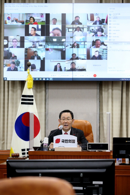 주호영 국민의힘 원내대표가 5일 국회에서 열린 '국민의힘 제2차 온택트 정책 워크숍'에서 발언하는 모습. 연합뉴스.